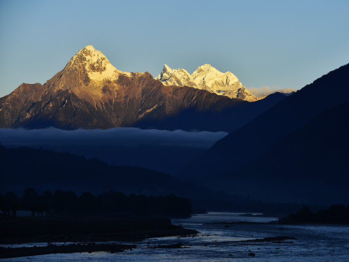 4 蒙卦-《神山圣水》创作时间：2014.10.9 创作地点：西藏波密.jpg
